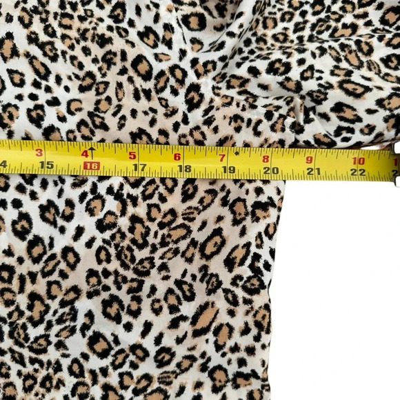 Chico’s Chic Leopard Print Blouse Shirt Long Sleeve Collar No-iron 8 Medium - Picture 10 of 13